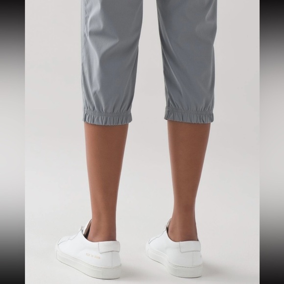 Lululemon Dance Studio Crop II (Unlined 20") in Battleship - Picture 3 of 7